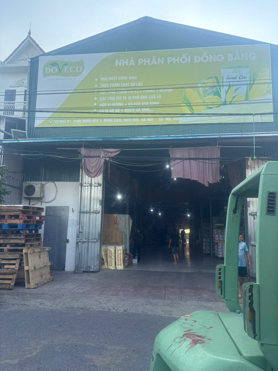 Mặt tiền nhà phân phối Đồng Bằng với biển hiệu DOVECO